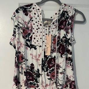 Summer top never been worn NWT